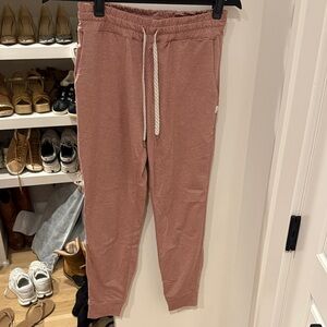 Vuori Halo Performance joggers, size Small, dusty rose color
